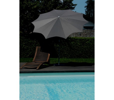 Se Maffei Estrella parasol i polyester og stål Ø250 cm - Antracit hos Lepong.dk