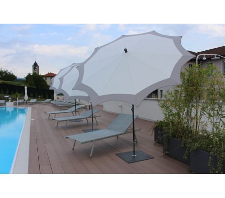 Billede af Maffei Star parasol i dralon og stål Ø250 cm - Hvid/Grå