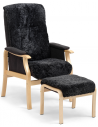 Ford lænestol med fodskammel i træ og sheepskin H112 cm - Natur/Sort