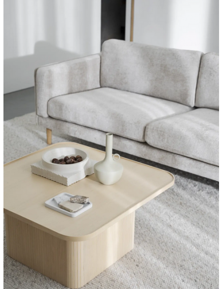 sofa til 3 personer i lys beige stof komfortabel design