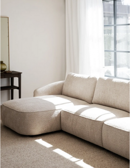 chaiselong sofa til 3 personer i lys beige stof komfortabel design chaiselongsofa