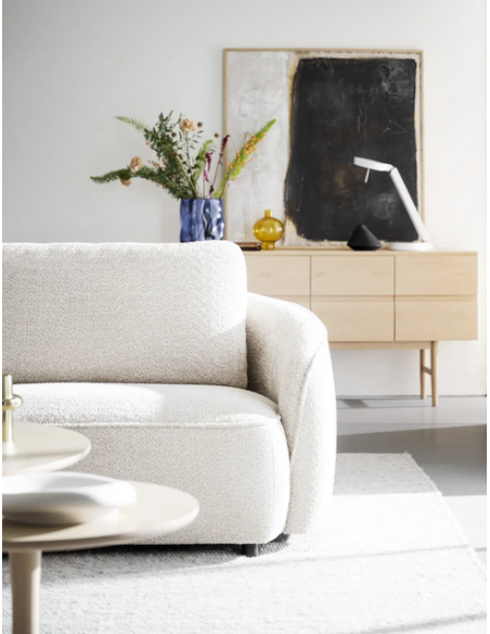 sofa til 3 personer i lys beige stof komfortabel design