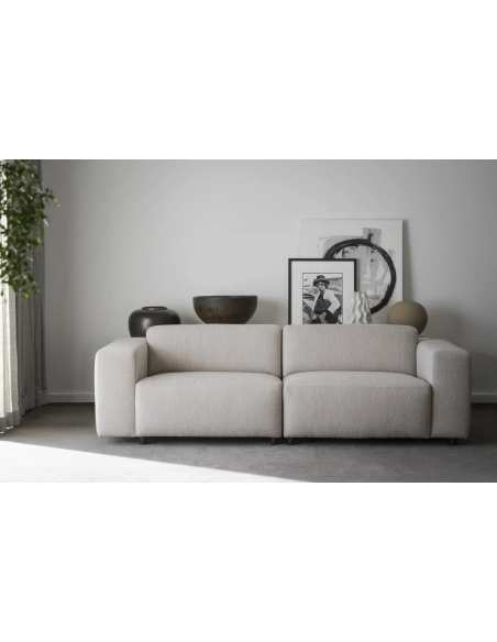 sofa til 3 personer i lys beige stof komfortabel design