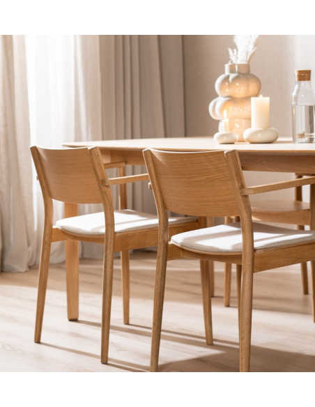 spisebordsstol spisestol armlæn restaurantmøbler restaurantindretning cafeindretning træ skandinavisk egetræ restaurantstole