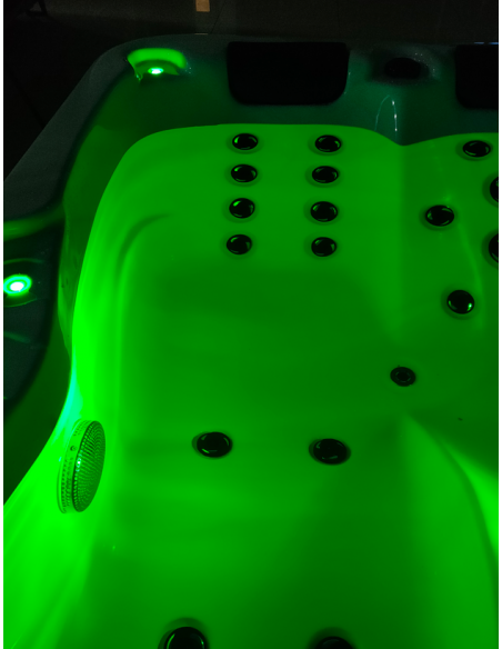 udendørs spa 3 personer udendørsspa spabad udendørs terrasse led bobler lys tilbud massage whirlpool boblebad
