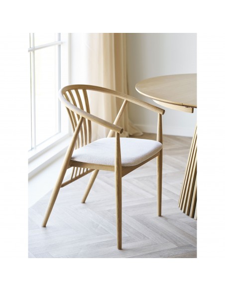Spisebordsstol med armlæn træ stof nordisk skandinavisk dansk design eg egetræ