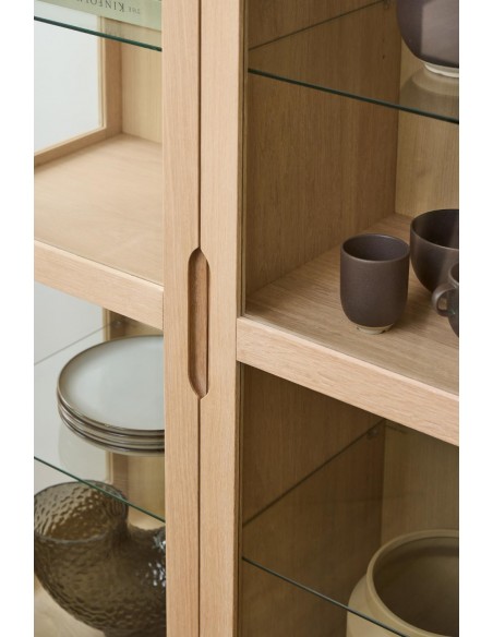 lavt vitrineskab træ eg egetræ olieret skabe hylder moderne design vitrine