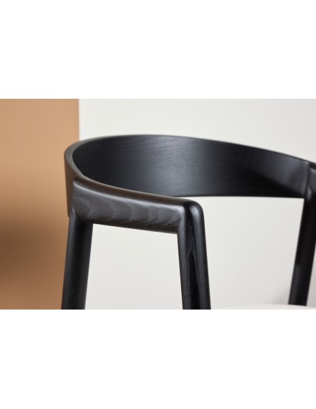 spisebordsstole med armlæn sort træ moderne nordisk skandinavisk dansk design
