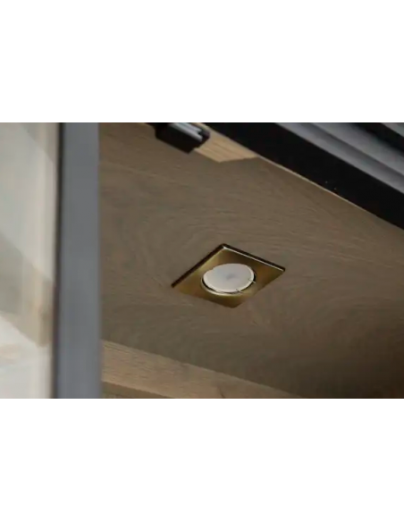 vitrineskab vitrine skab sort lys lamper belysning moderne design eg egetræ