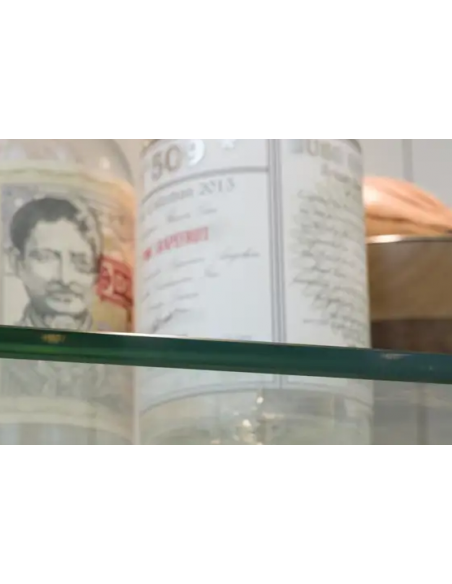 vitrineskab vitrine skab lys lamper belysning moderne design træ hvid