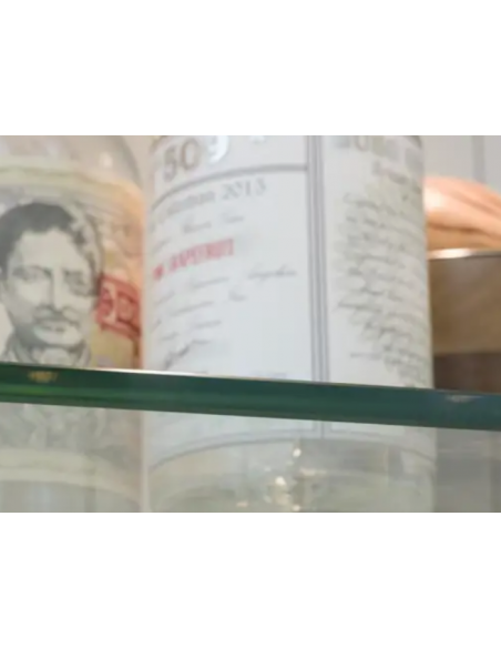 vitrineskab vitrine skab lys lamper belysning moderne design træ hvid