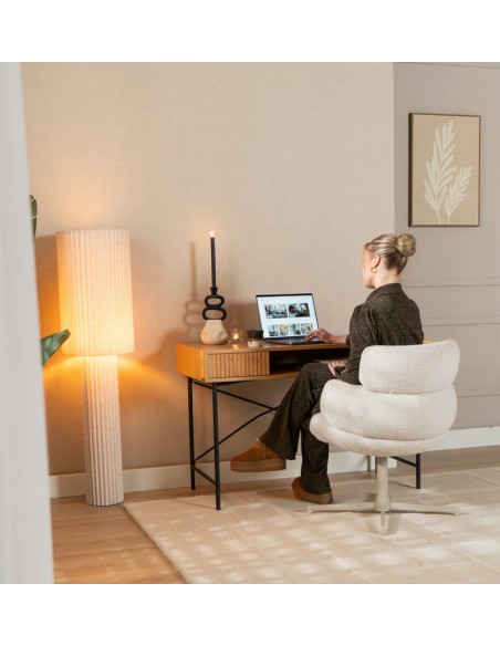 spisebordsstol beige drejefod armlæn restaurantmøbler restaurantindretning cafeindretning skandinavisk restaurantstole