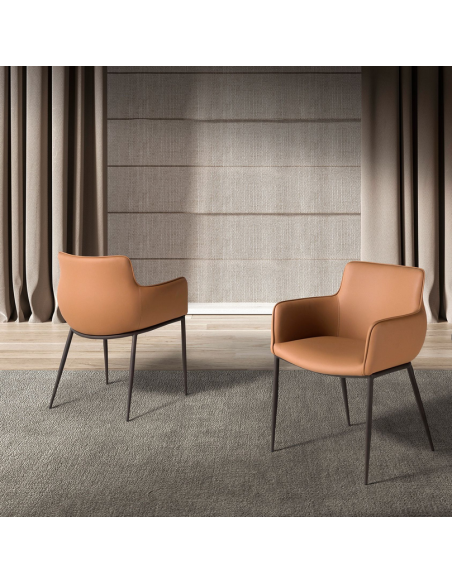 spisebordsstol med armlæn læder brun cognac erhvervsindretning restaurantmøbler