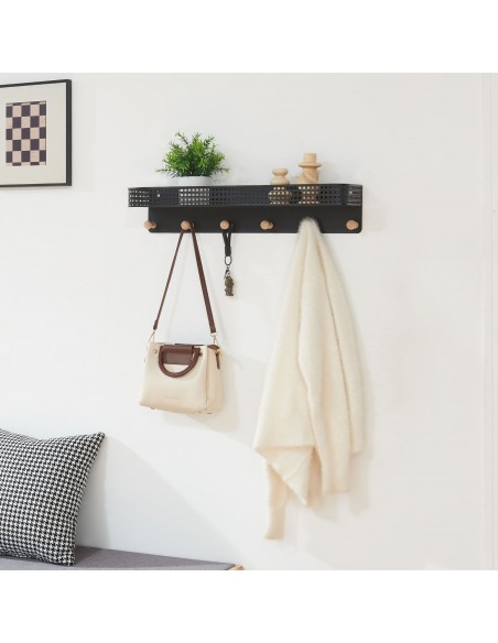 moderne hylde farvet garderobe entre badeværelse knagerække