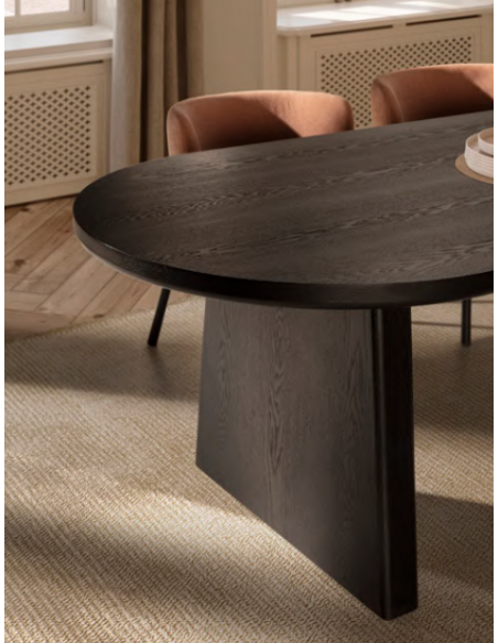 Ovalt spisebord eg egetræ træ moderne design restaurant cafe indretning sort