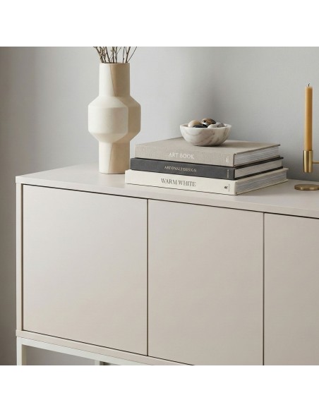 skænk træ eg sideboard opbevaring stuemøbler smal lav beige