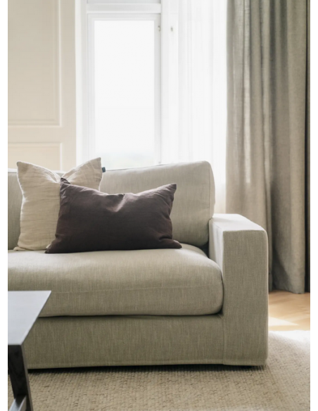 sofa til 4 personer i lys beige stof komfortabel design rowico aftageligt vaskbart