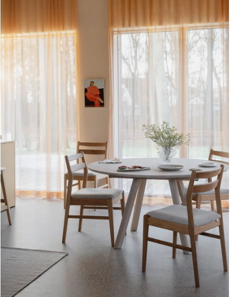 rowico home spisebord i moderne design af egetræ eg rundt runde tillægsplader udtræk