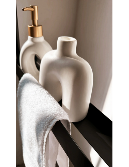 hylde væg væggen badeværelseshylde badeværelse bruseniche brusekabine bruser