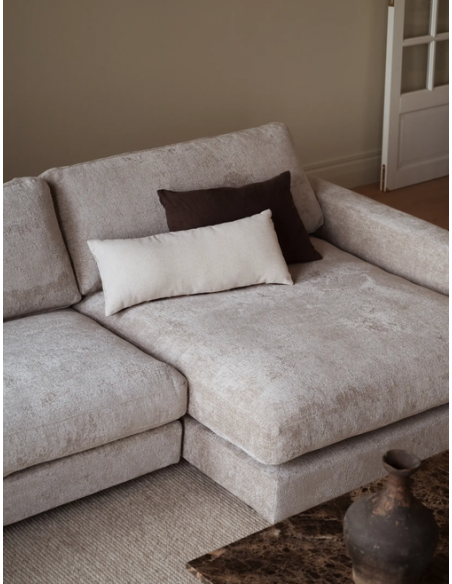 chaiselongsofa i beige stof komfortabel design flydersofa sofa moderne chaiselong modulsofa